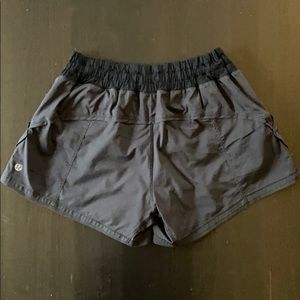 lululemon shorts - black